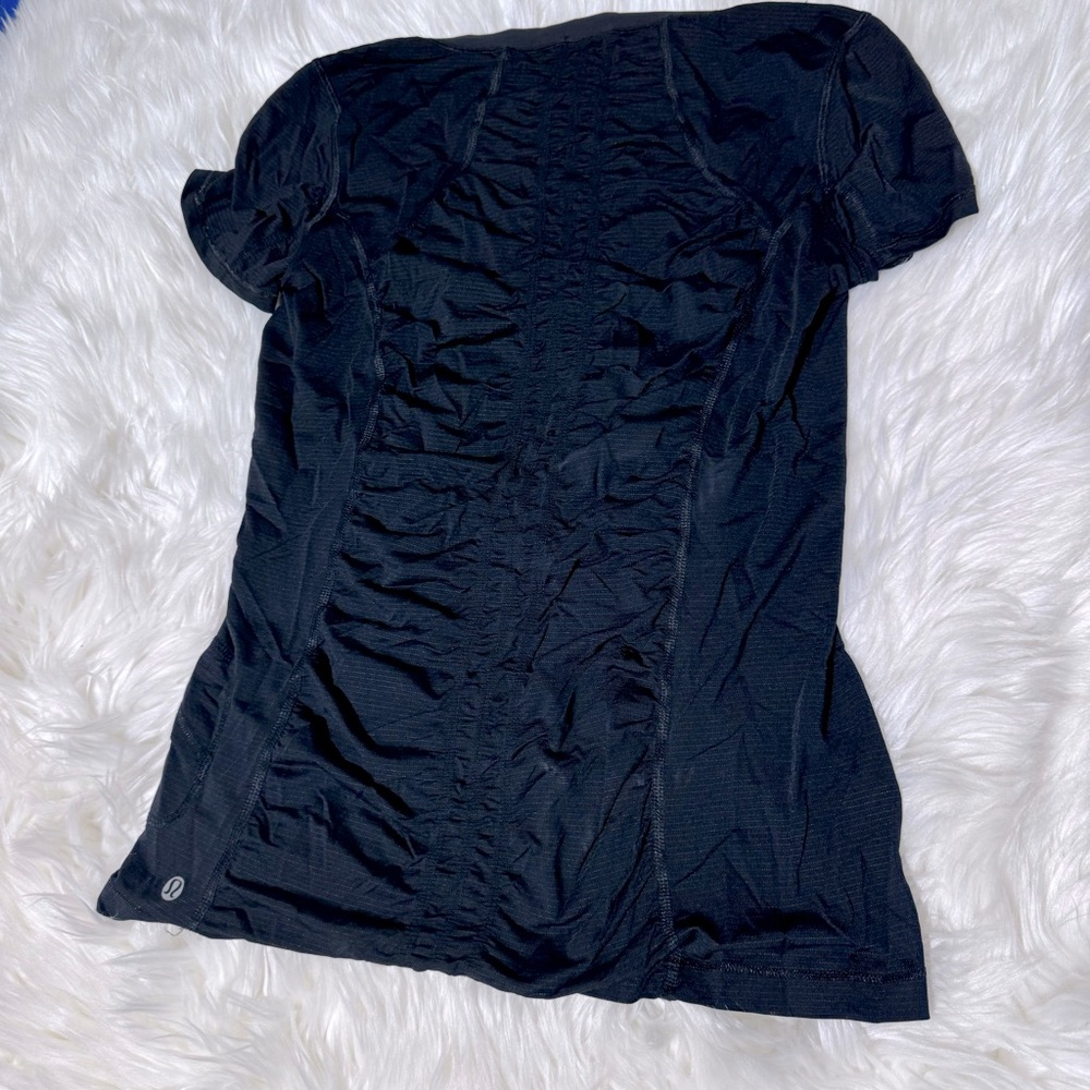 Lululemon black short sleeve‎ shirt size 6